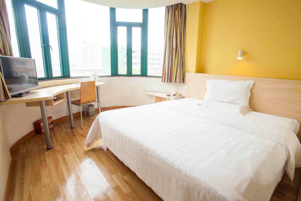 Отель 7Days Premium Chongqing Hongqihegou Номер фото